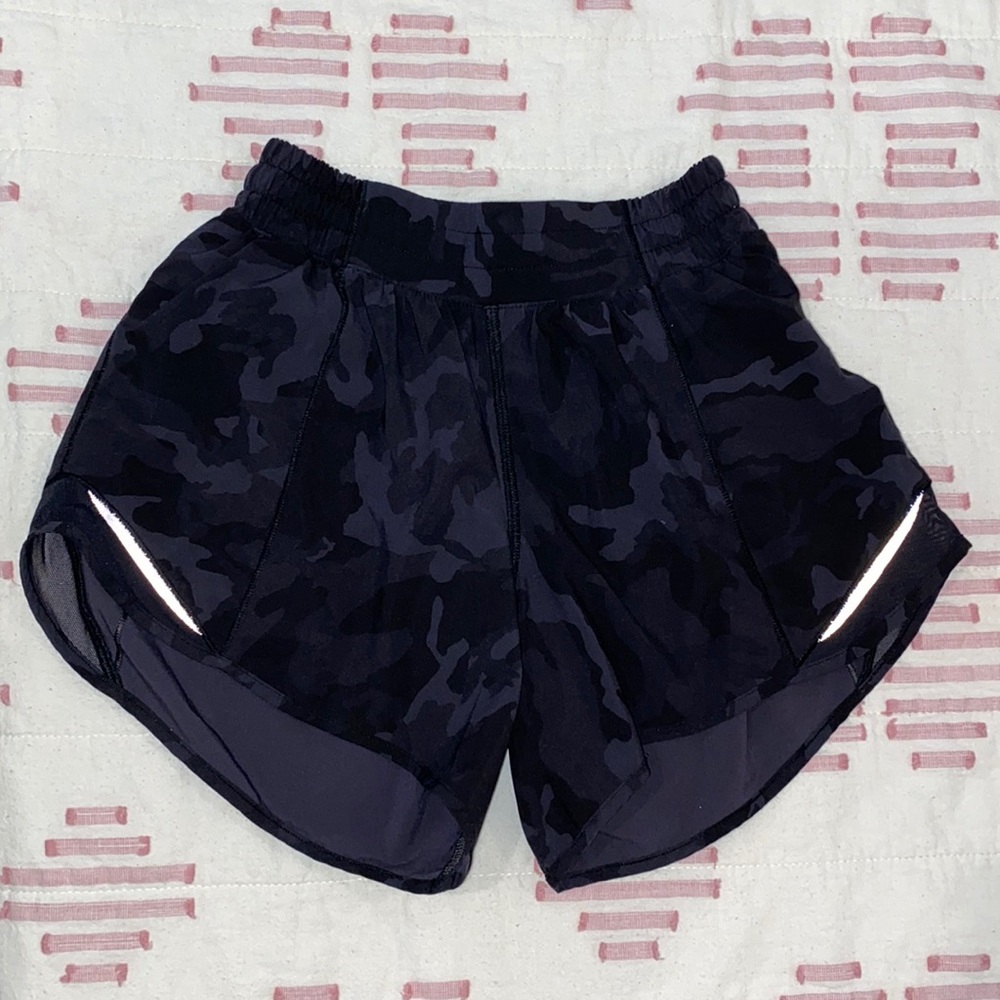 Lululemon Hotty Hot Short II 4" Incognito Camo Size 2
